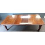 Victorian mahogany wind out extending dining table with two extra leaves, raised on bulbous reeded