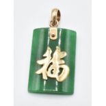 An 18k gold pendant set with jadeite