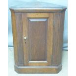 Oak corner cupboard, W57 x H77cm