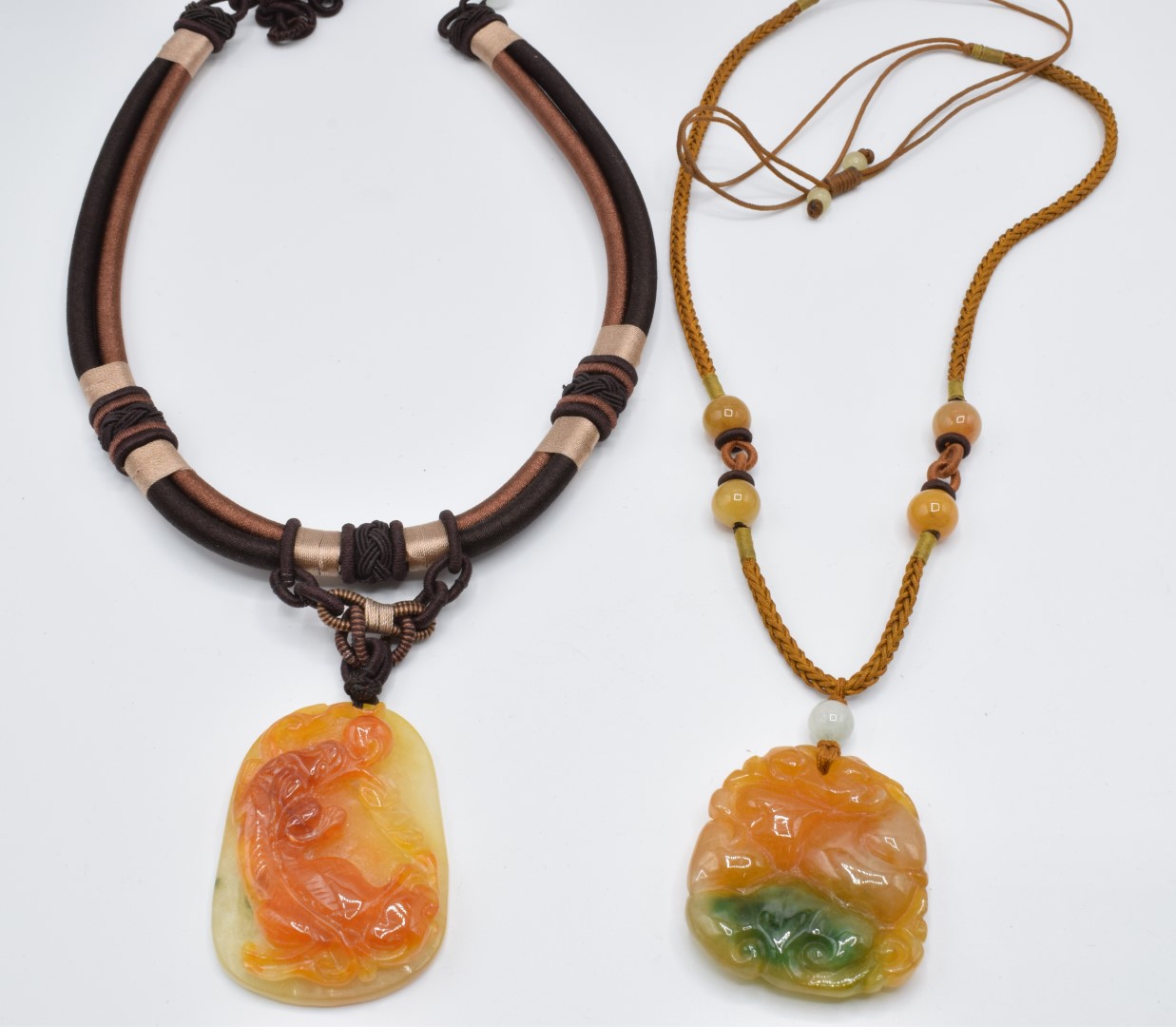 Two Chinese orange jade pendants, one depicting a creature (5.5 x 3.8cm) and the other peaches, 4. - Image 4 of 4