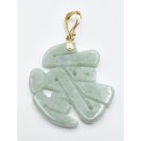 A 14k gold and jadeite pendant, 3cm