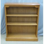 Contemporary Jaycee light oak bookcase, W93 x D33 x H108cm