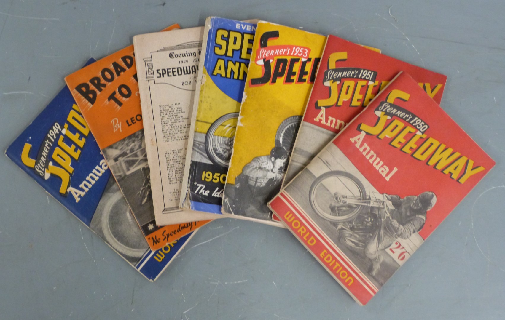 Six 1949 /1950s Speedway annuals including Stenners, Evening World and a Broadside to Fame booklet