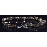 A 9ct gold gate bracelet, 2.7g