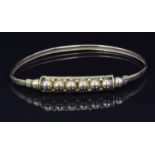 Victorian 9ct gold bangle with sphere decoration, 4.6g