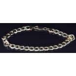 A 9ct gold curb link bracelet, 6.5g