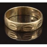 A 9ct gold wedding band/ ring, size N, 2.6g