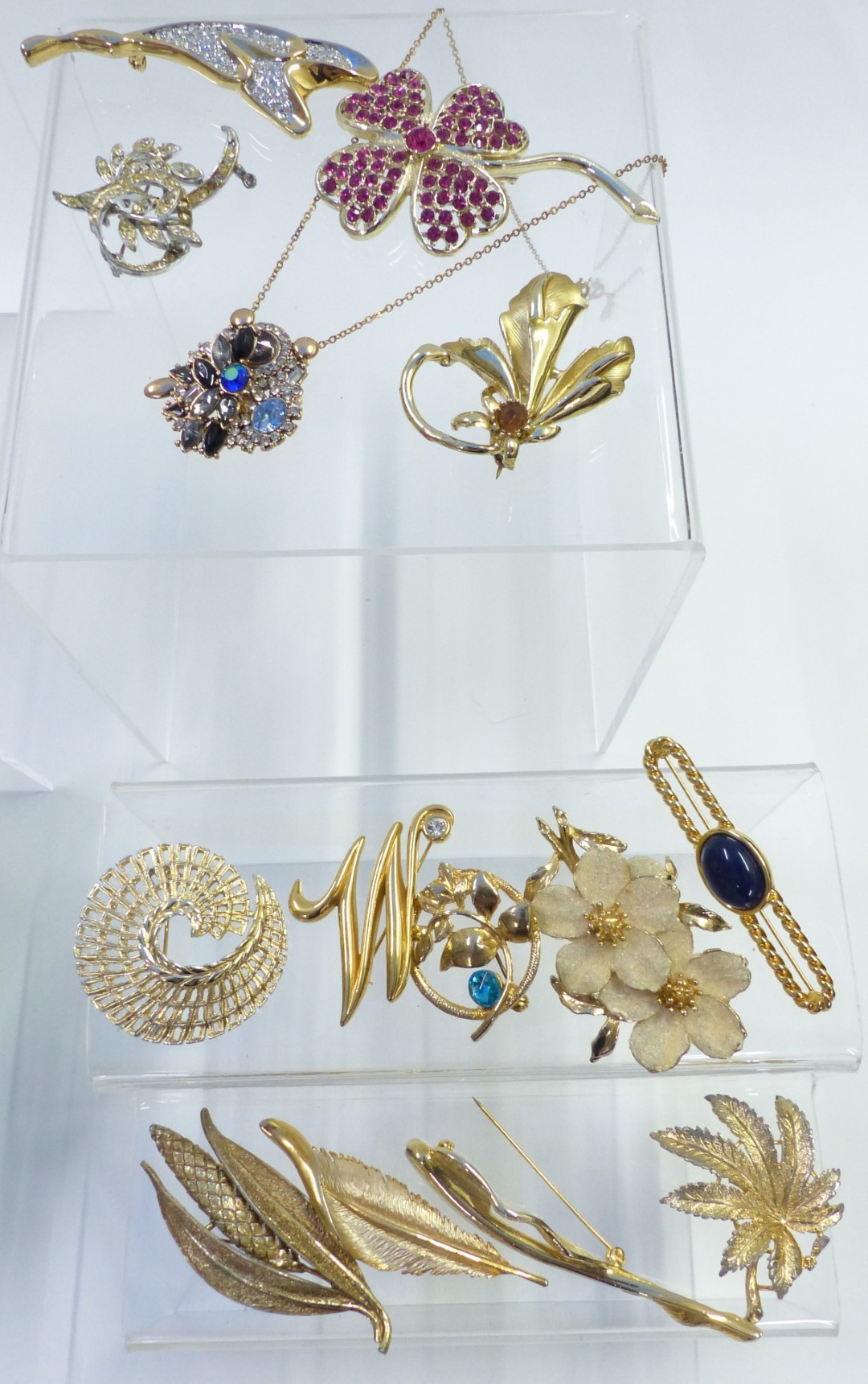 A collection of jewellery including bangles, some Swarovski; earrings; Exquisite, Sarah Coventry, - Image 3 of 6