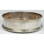 Modern feature hallmarked silver wine coaster, London 1976, maker R Hodd & Son, diameter 13cm