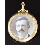 Edwardian 9ct gold locket, 3.8cm diameter