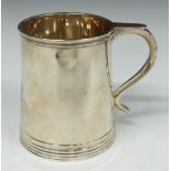 Edward VII hallmarked silver tankard of plain tapering form, London 1905, maker Holland,