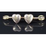 Edwardian 9ct gold brooch in the form of two hearts, Birmingham 1905, 2.1g