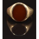 A 9ct gold ring set with carnelian agate, size J, 3.4g