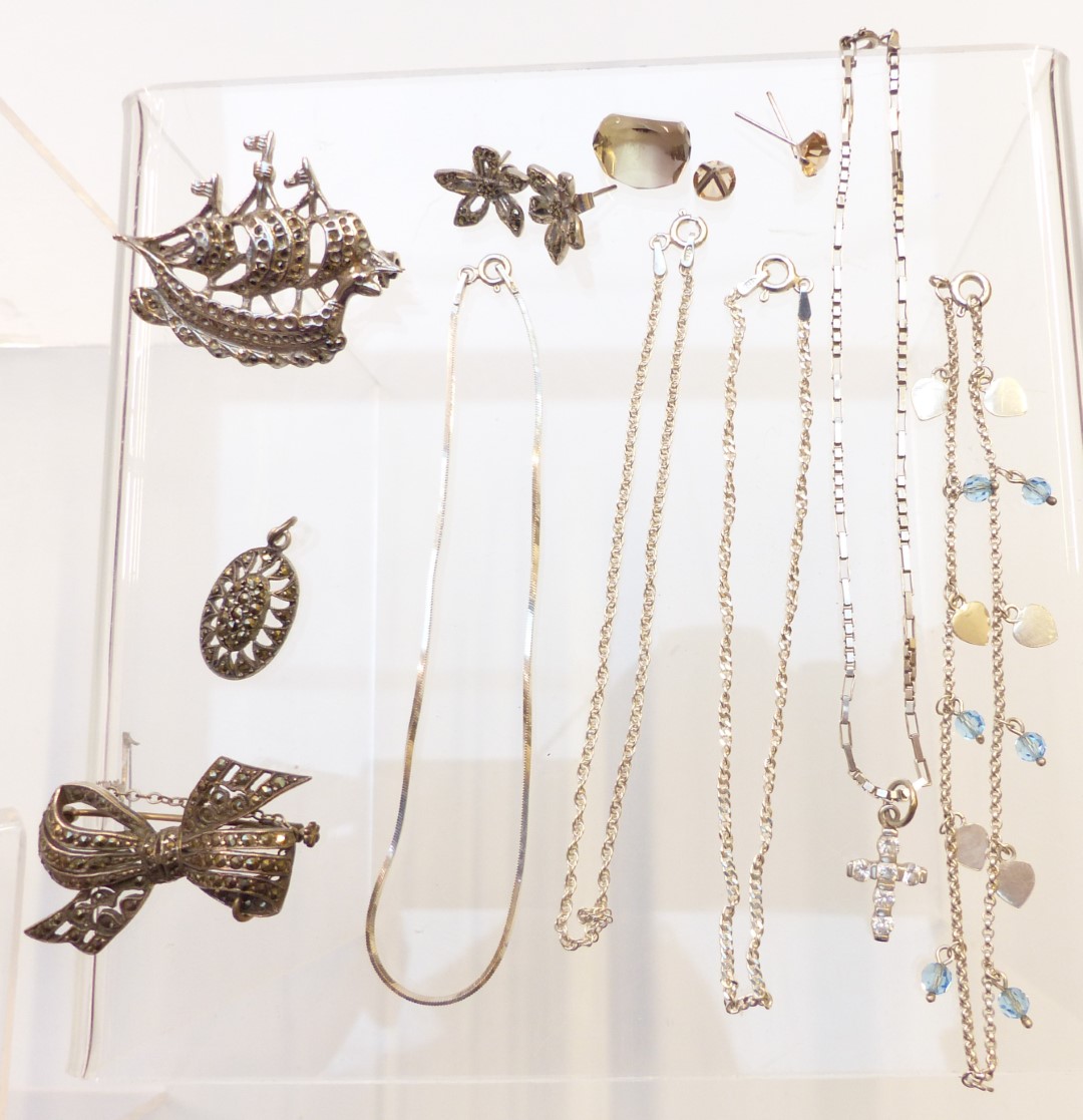 A group of silver jewellery including charm bracelet, curb link bracelet, chains, necklace, brooches - Image 5 of 5