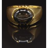 A 14k gold ring set with an oval sapphire cabochon, size S, 7.5g