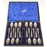 George V cased set of 12 hallmarked silver spoons and tongs, Sheffield 1913, in original Fattorini &