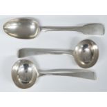 Victorian Irish hallmarked silver fiddle pattern table spoon, Dublin 1837, makers mark IB and also