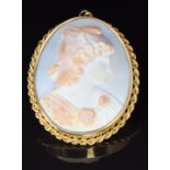A yellow metal pendant set with a cameo depicting Hermes, 5 x 6.2cm