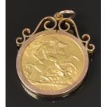 A 1909 full gold sovereign in 9ct gold pendant mount, 10.1g