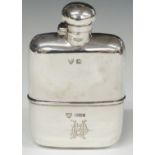 Victorian hallmarked silver hip flask with bayonet cap and detachable cup, Sheffield 1900, maker G &