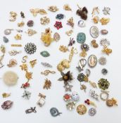 A collection of jewellery including vintage brooches, filigree, Exquisite brooch, Hollywood, etc