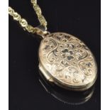 A 9ct gold necklace and a 9ct gold locket, 7g, length 66cm