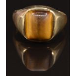 A 9ct gold ring set with a tiger's eye cabochon, size T, 4.8g