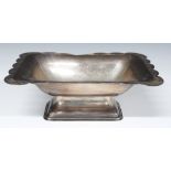 Walker & Hall hallmarked silver pedestal bonbon dish, Birmingham 1969, width 15cm, weight 154g