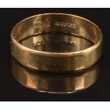 A 9ct gold wedding band/ ring, size R, 2.1g