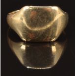 A 9ct gold signet ring, size Q, 3.5g