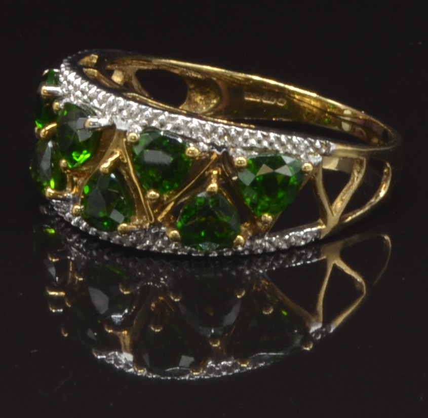 A 9ct gold ring set with diopside, size R, 3.5g - Image 2 of 2