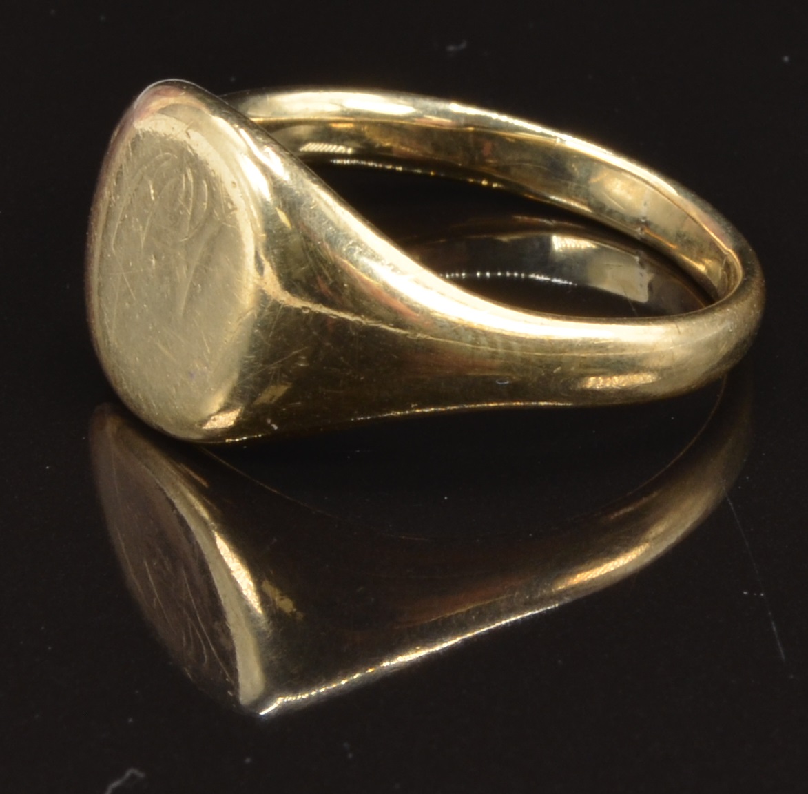A 9ct gold signet ring, size S, 7.7g - Image 2 of 2