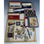 Cased Parker and Sheaffer fountain pens, 9ct gold mounted cheroot holder, coins, Royal Mint 1989