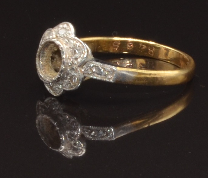 A 9ct gold ring, 2.7g and an 18ct gold ring, 2.6g - Image 3 of 3