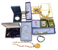 A collection of mainly silver jewellery including brooch, pressed amber brooch and pendant, agate