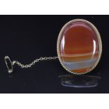 A 9ct gold brooch set with agate, 3.5 x 2.8cm, 12.4g