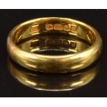 A 22ct gold wedding band/ ring, size M, 5.1g