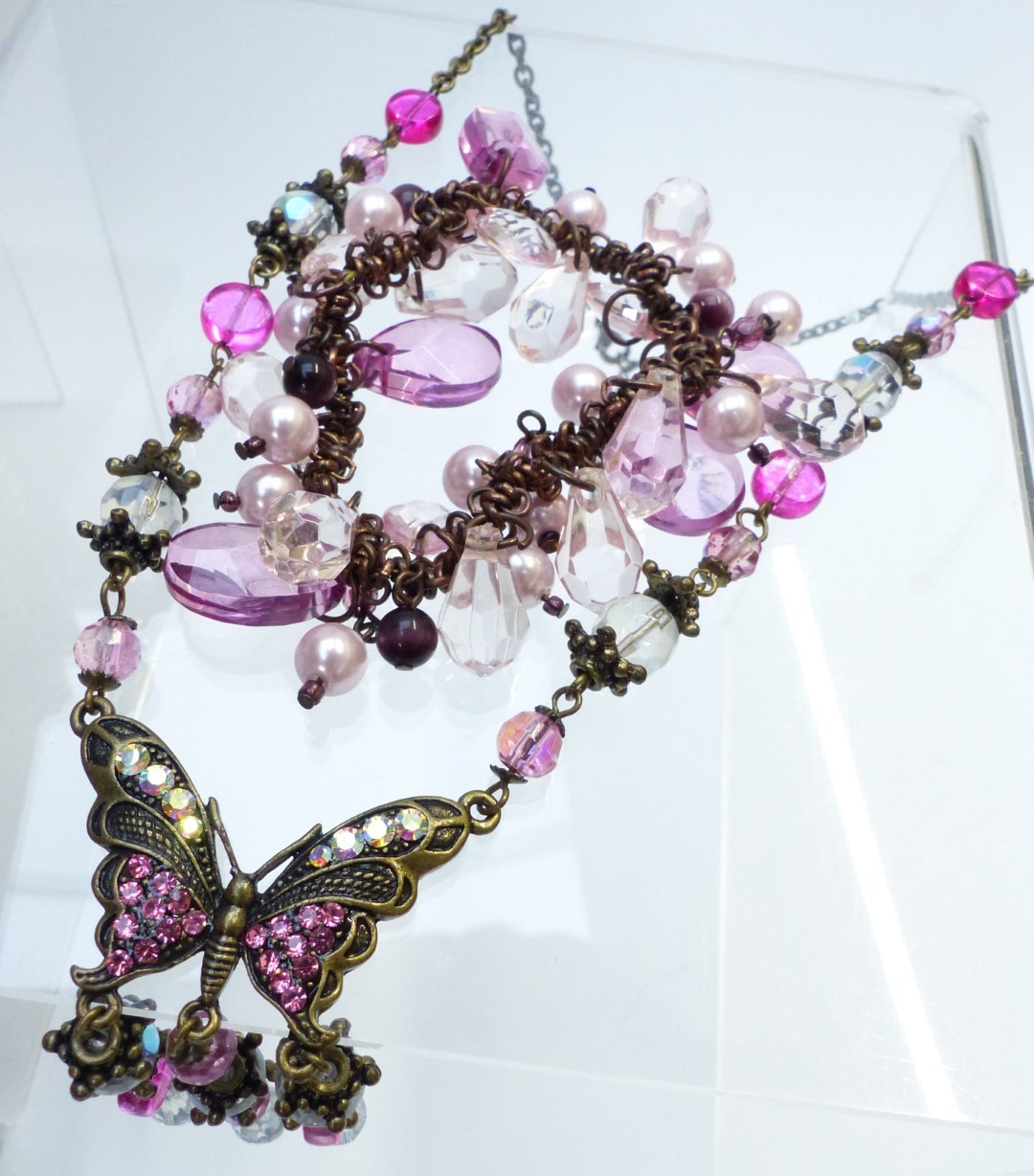 A collection of costume jewellery including pearl and coral necklace, another pearl necklace, - Image 3 of 5