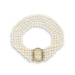 Five-strand pearl choker