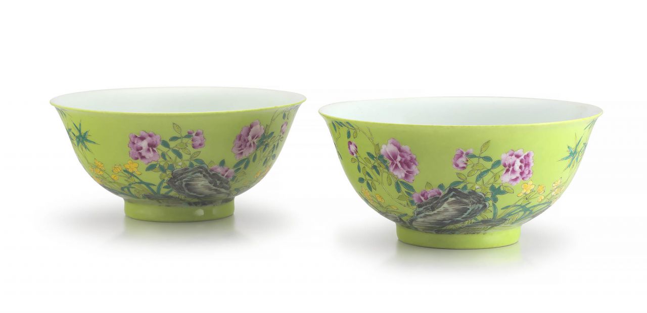 A pair of Chinese famille-rose bowls, Republic period