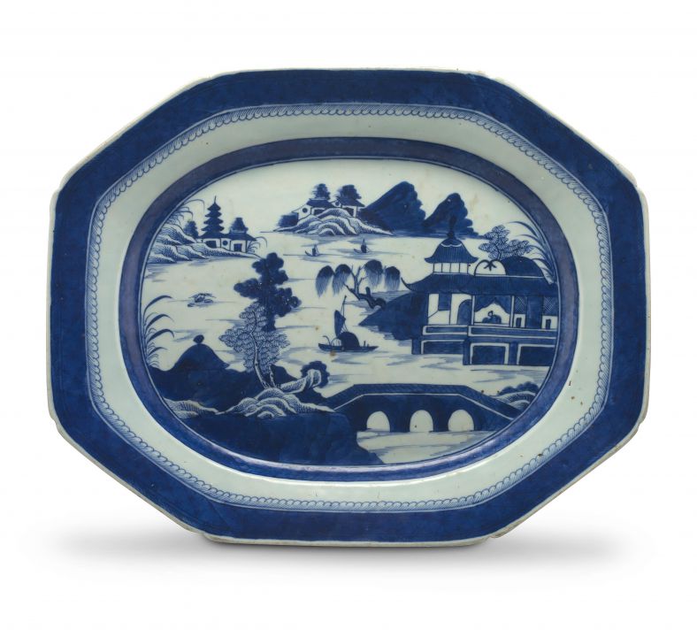 A Chinese Export blue and white dish, Qing Dynasty, 18th/19th century