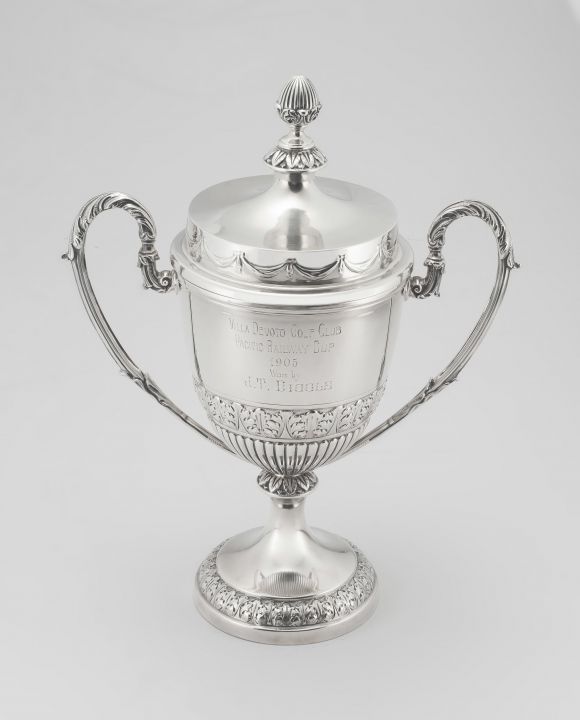 An Edward VII silver trophy cup, Hawksworth, Eyre & Co Ltd, London, 1903