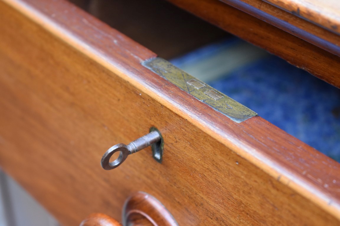 A Victorian mahogany chest of drawers, 104cm wide. - Image 4 of 4