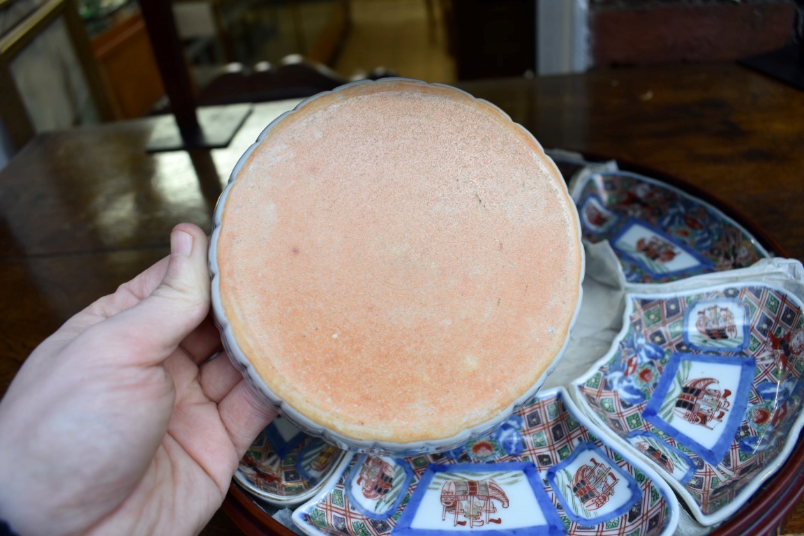 A Chinese Imari seven piece hors d'oeuvres set, in lacquer circular box and cover, 33cm diameter. - Image 2 of 6