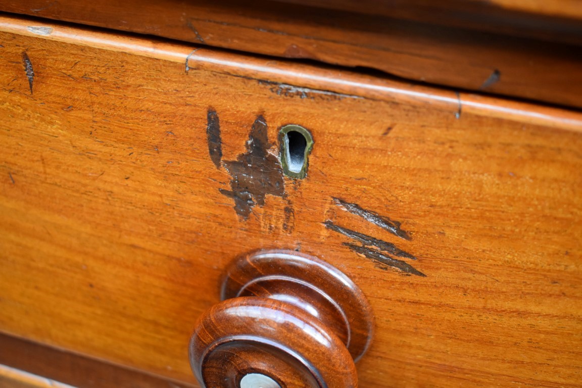 A Victorian mahogany chest of drawers, 104cm wide. - Image 2 of 4