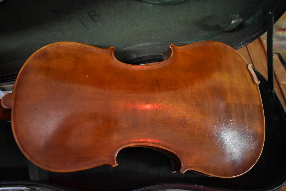An antique Continental violin, with 14in back, with case and bow. - Image 4 of 15
