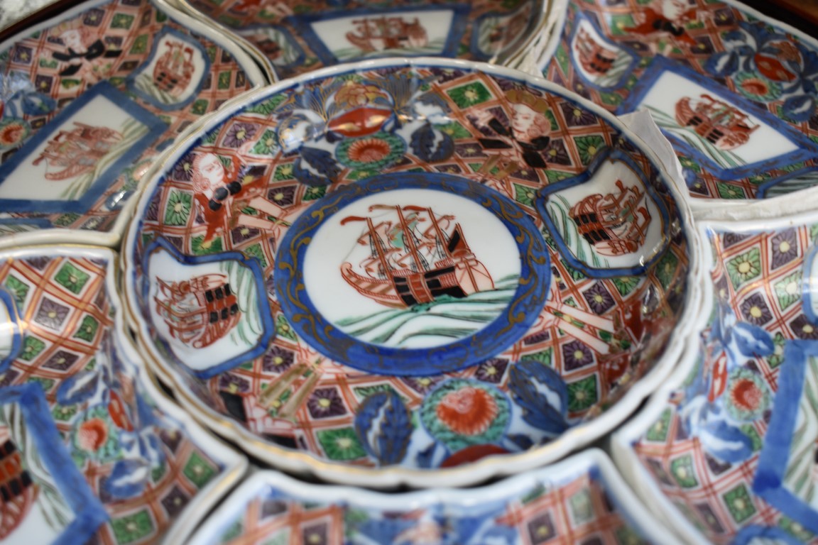 A Chinese Imari seven piece hors d'oeuvres set, in lacquer circular box and cover, 33cm diameter. - Image 4 of 6