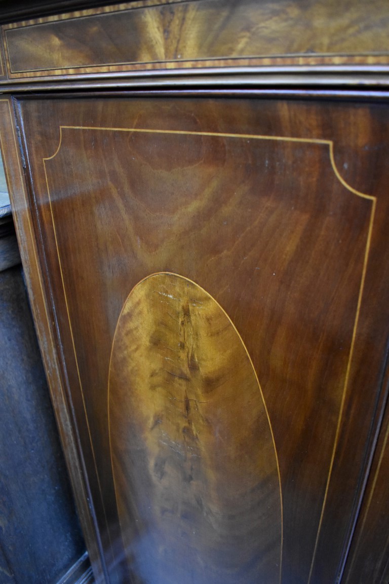 A mahogany and inlaid inverted breakfront side cabinet, 169.5cm wide. - Image 3 of 3