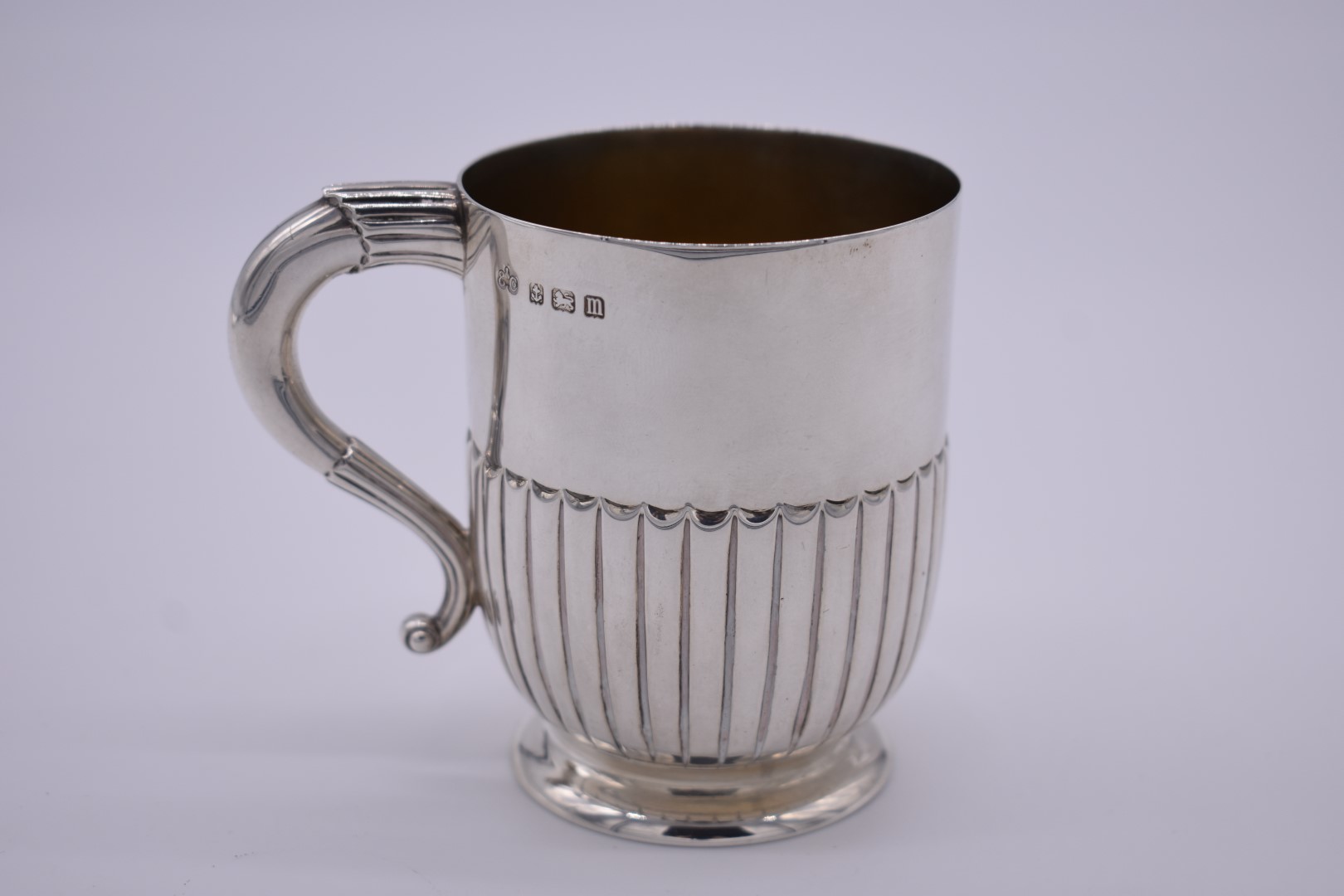 A silver Christening mug, by Elkington & Co Ltd, Birmingham 1911, gilt lined, 9cm high, 199g. - Image 3 of 3