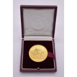 Coins: a cased 1966 Battle of Hastings 900th Anniversary 22ct gold medallion, by Pinches, 300